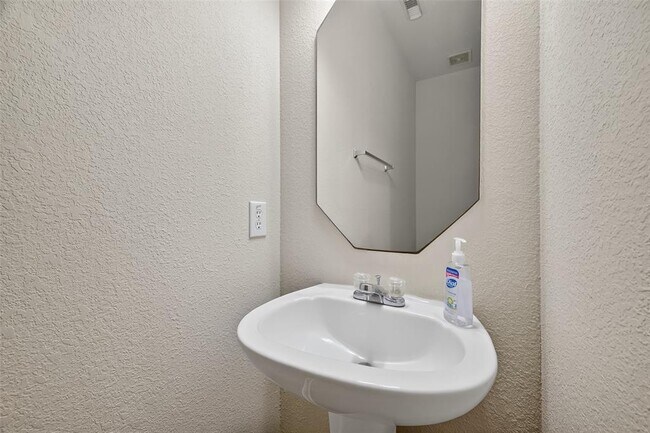 Building Photo - 21515 White Falls Ln