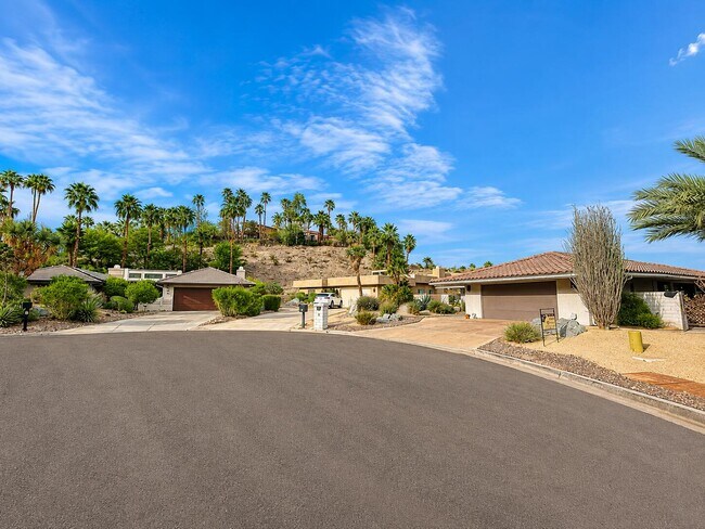 Building Photo - 4 Saturn Cir