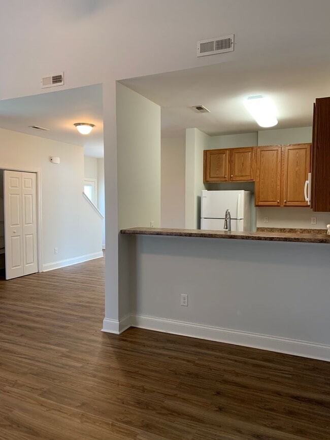 Building Photo - 3 Bedroom 2 Bath Townhome in Pleasant Grov...