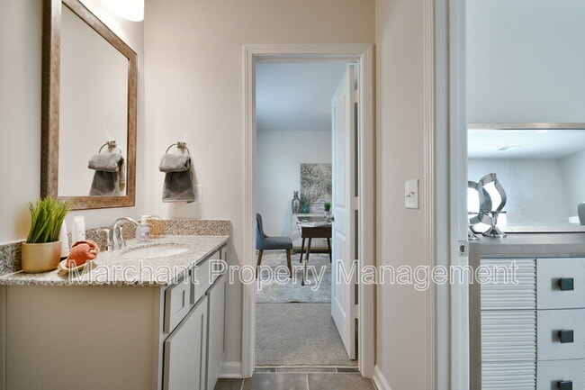 Building Photo - 27 English Ct