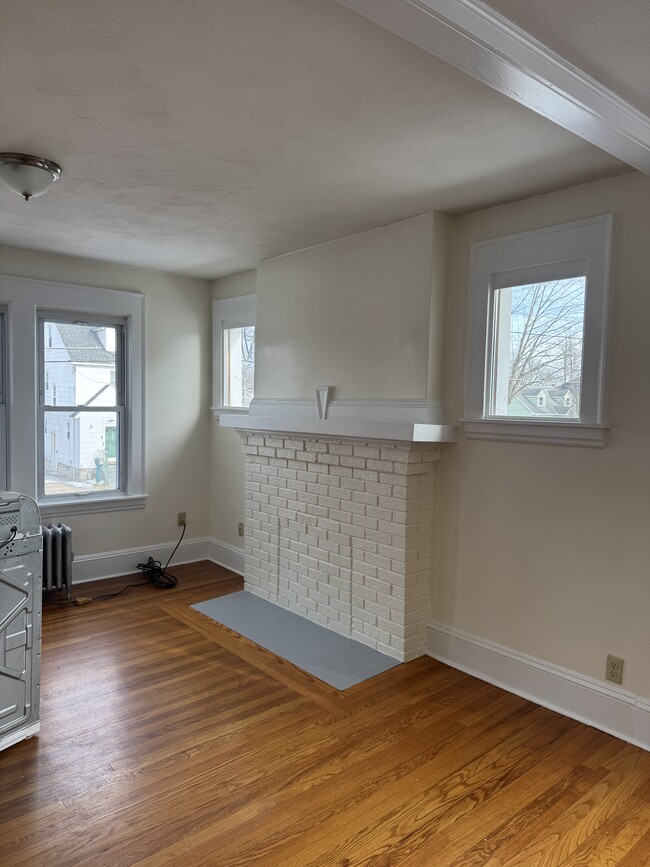 Building Photo - 86 Jenness St