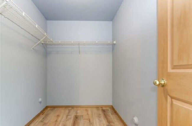 Building Photo - Beautiful Town House in Olympia