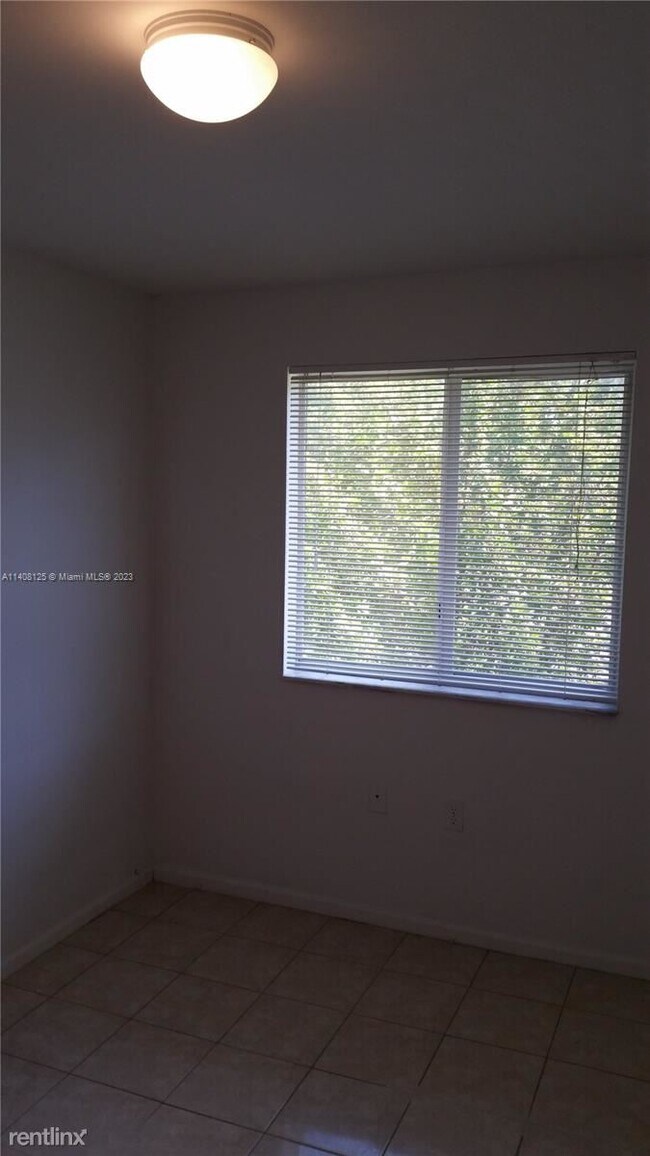 Building Photo - 4 br, 2 bath House - 13950 NE 2nd Ave # 1A 0