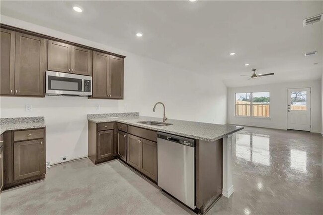 Building Photo - 1125 Lindsey Dr