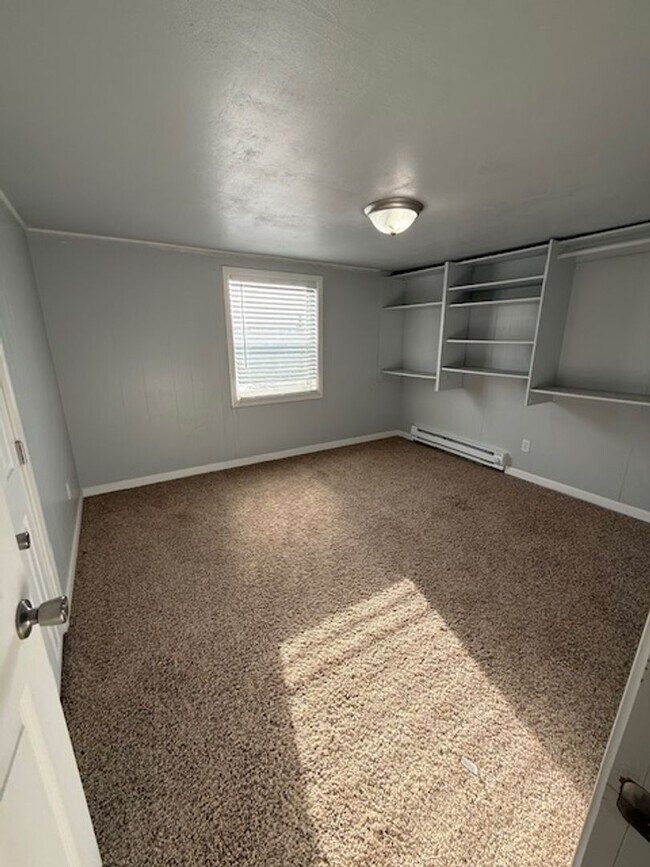 Building Photo - 3 Bedroom Farm Home for Rent Dundee OR