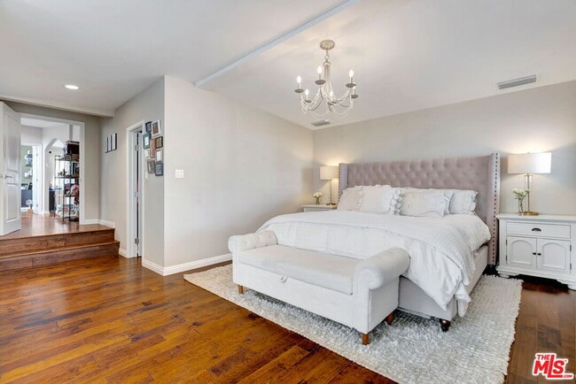 Building Photo - 4952 Placidia Ave