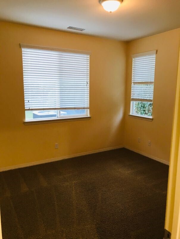 Building Photo - 45611 Basswood Ct