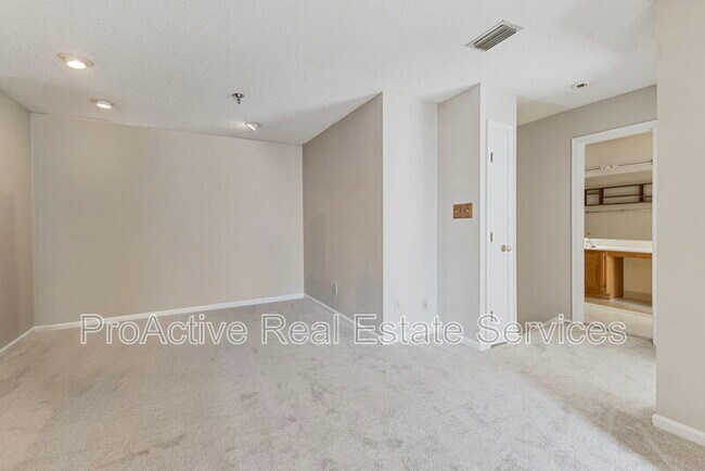 Building Photo - 300 Yarmouth St