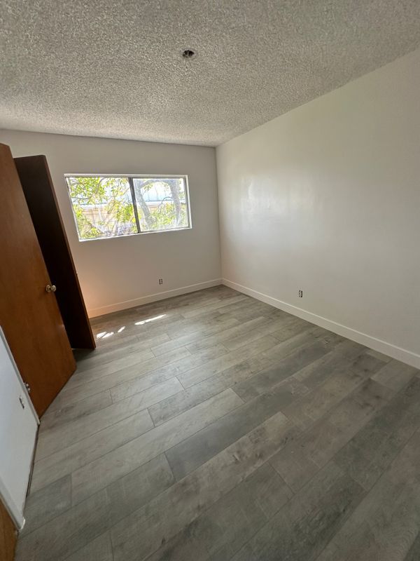 Building Photo - 1650 W 209th St