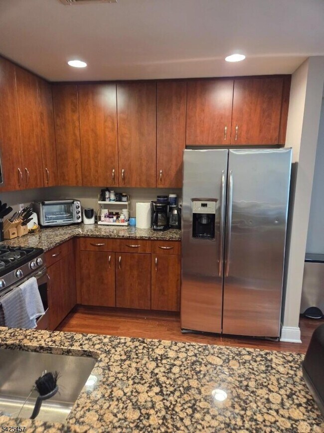 Building Photo - 48 S Park St