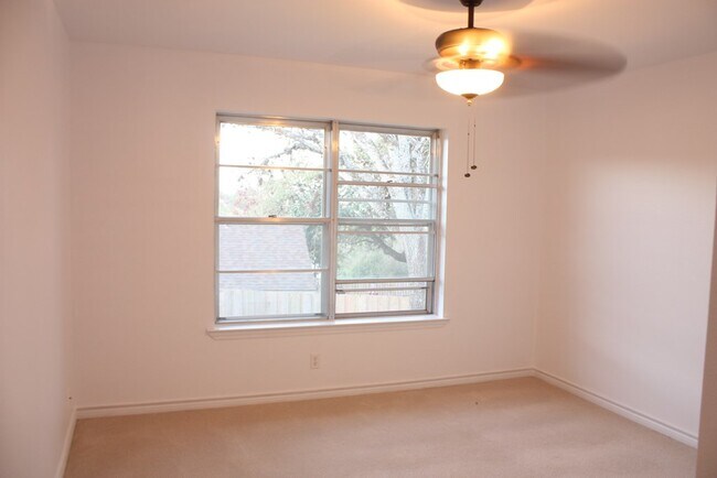 Building Photo - 1316 Carol Ann Dr