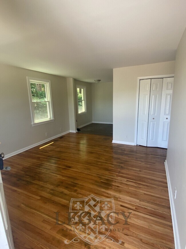 Building Photo - 2316 Woodridge Dr