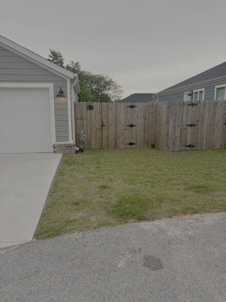 Building Photo - 5992 W Holdcroft Dr