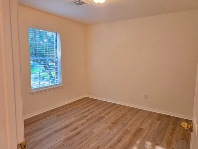 Building Photo - 1611 Monvale Ln