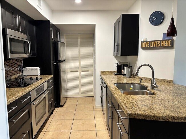 Building Photo - 460 S Park Rd