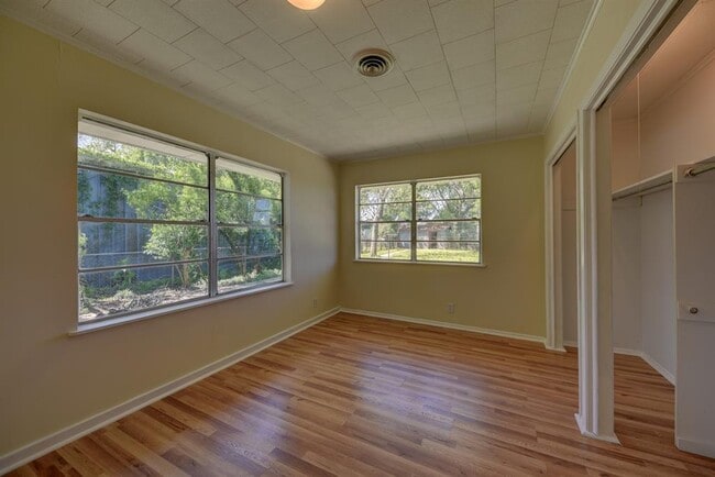Building Photo - 415 Silliman St