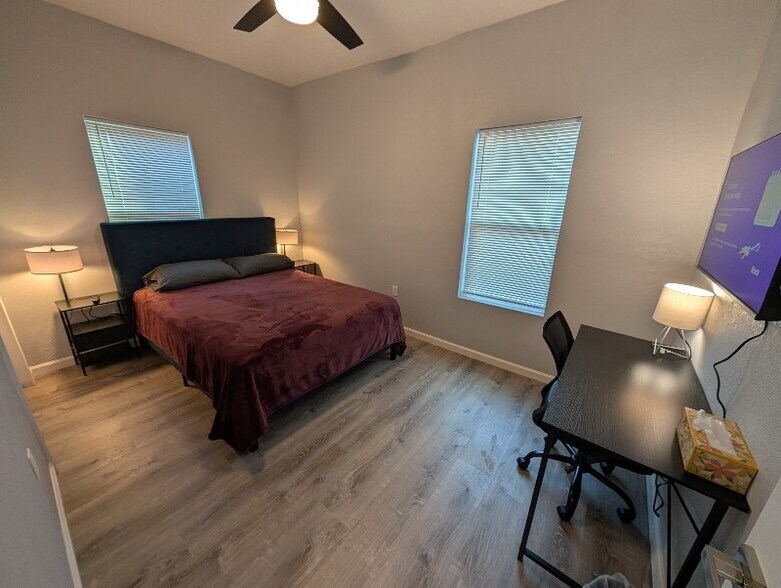 Building Photo - 118 Canadian St