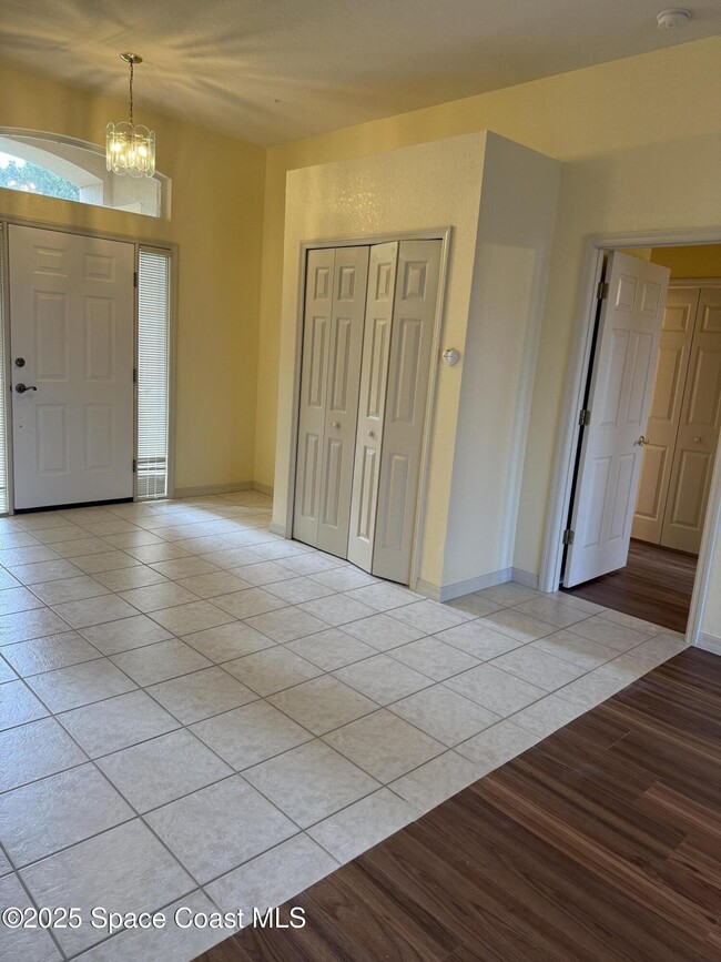 Building Photo - 5971 Newbury Cir