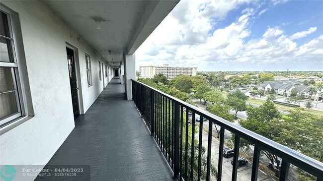Building Photo - 2900 N Course Dr
