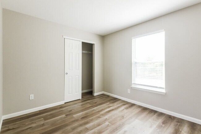 Building Photo - 10523 Ballard Dr