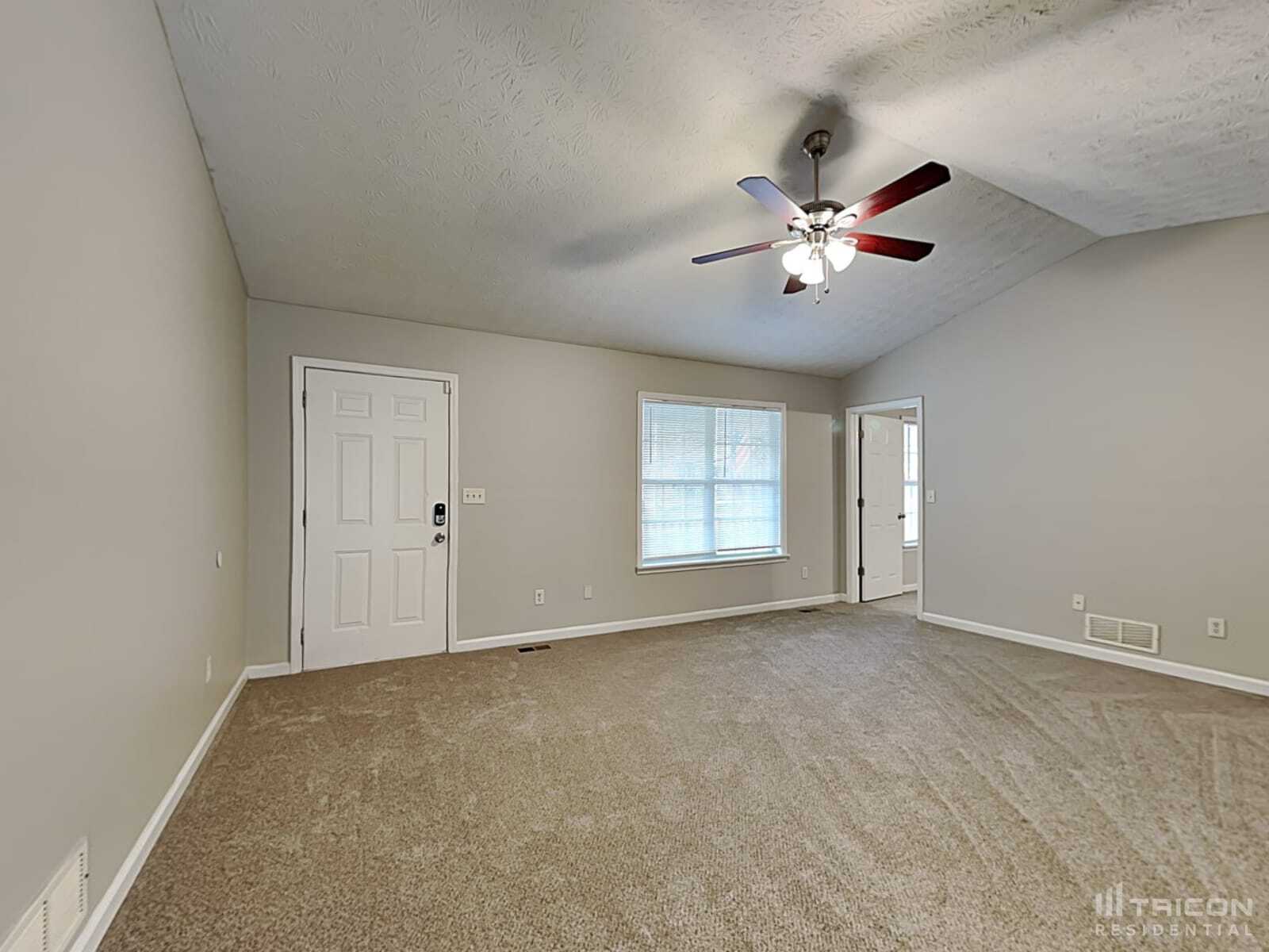 Building Photo - 205 N Willow Ct