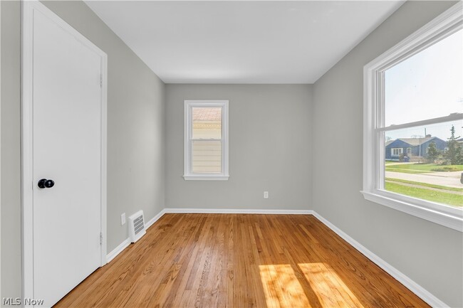 Building Photo - 3802 Park Dr