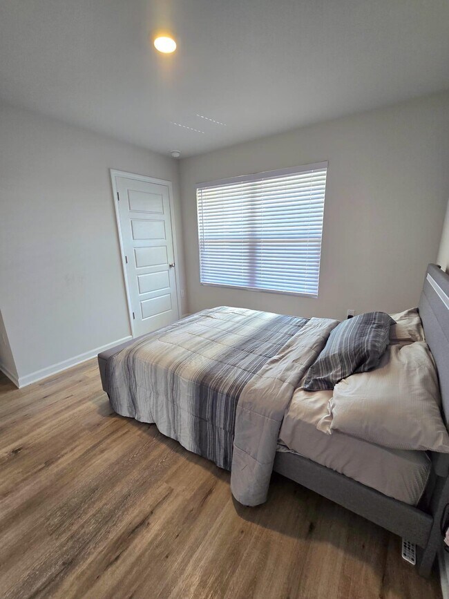 Building Photo - 1964 Catbird Trl