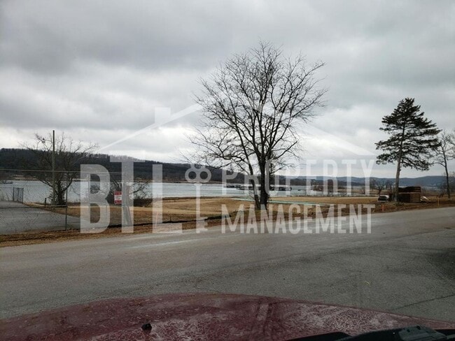 Building Photo - Cozy 1 bedroom Lake condo!!