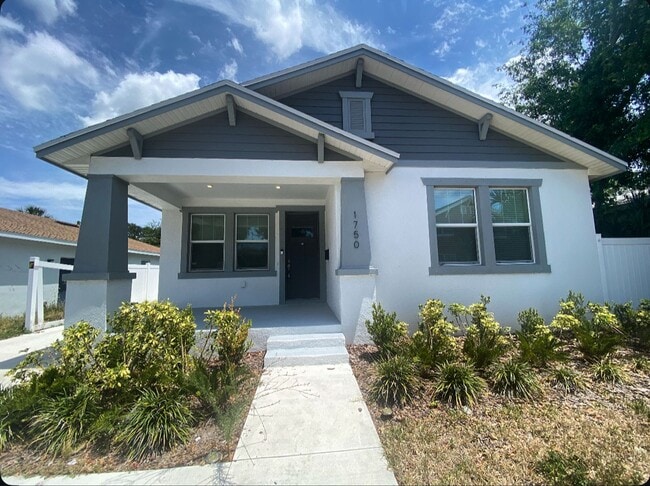 Primary Photo - Beautiful Open Concept Home- FREE TO APPLY!