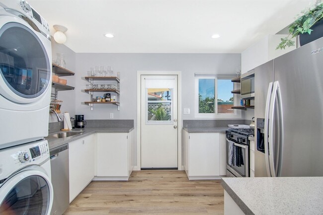 Building Photo - Cozy remodeled 2 beds 1 bath apt in Point Loma