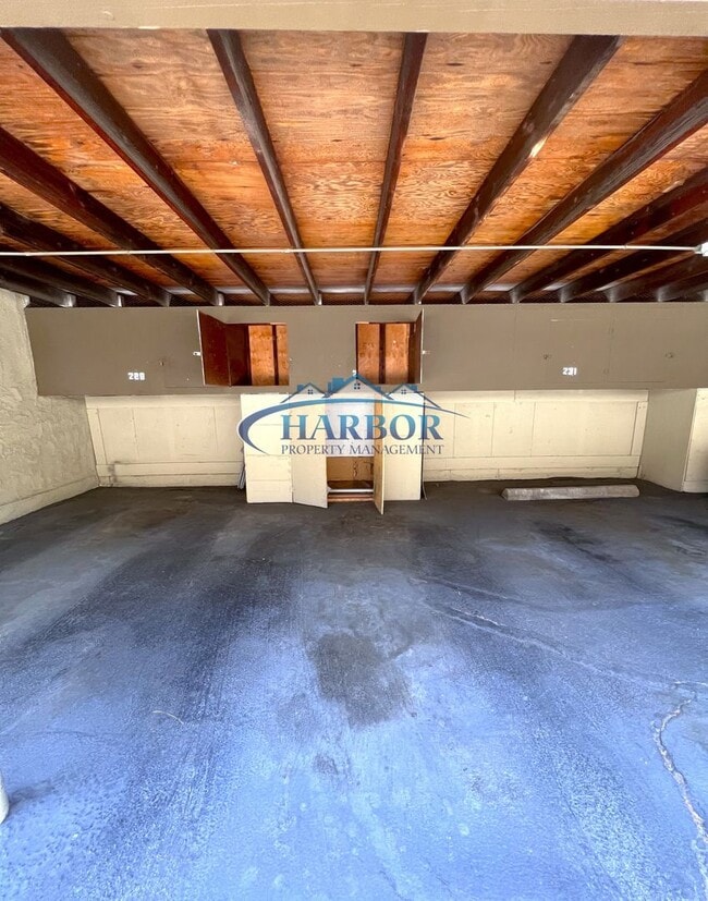 Building Photo - Charming Studio in Gated Community