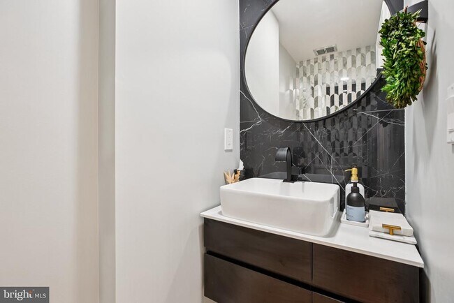 Building Photo - 4353 Westover Pl NW