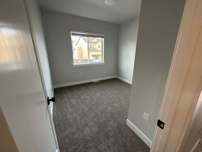 Building Photo - 12307 Eovaldi Ave