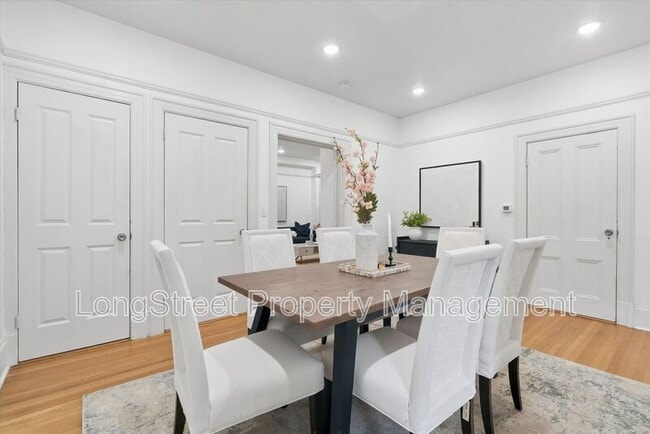 Building Photo - 2338 NW Hoyt St