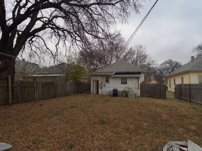 Building Photo - 2-Bed, 1-Bath Home