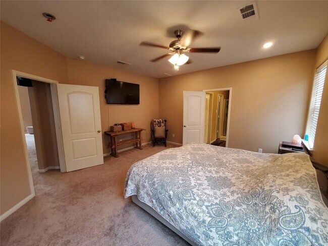 Building Photo - 6237 Stone Lake Dr