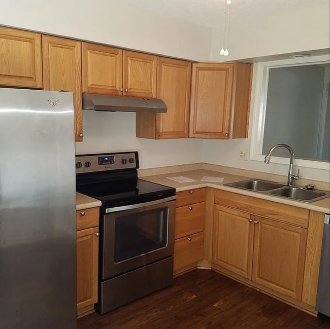 Building Photo - Charming home for your family!