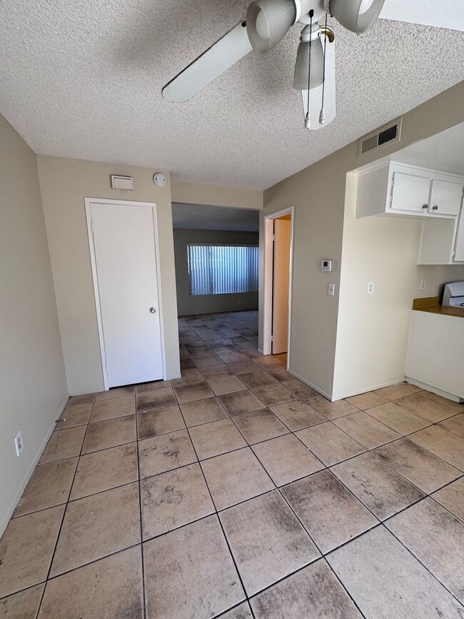 Building Photo - 2 Bedroom 1.5 Bath Attached unit available