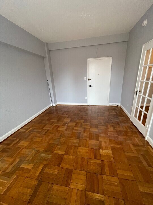 Living Area2 - 1010 25th St NW