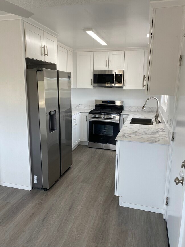 Building Photo - 61880 Verbena Rd