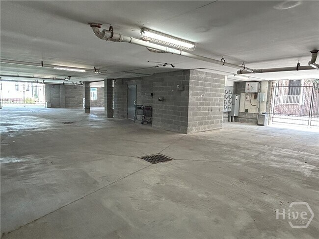 Building Photo - 425 E Mc Donough St
