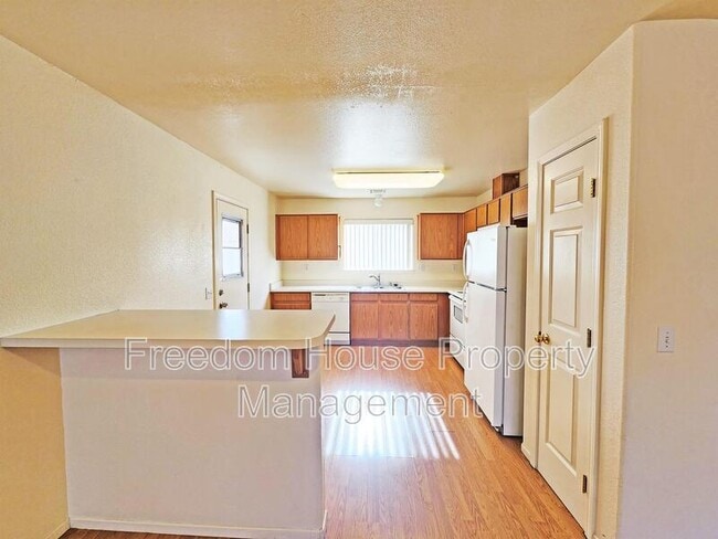 Building Photo - 1850 Pershing Ave