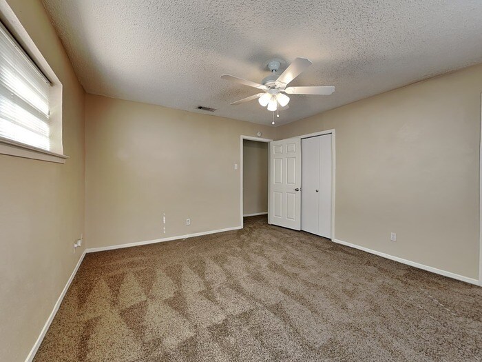 Building Photo - 3305 Hampden Dr