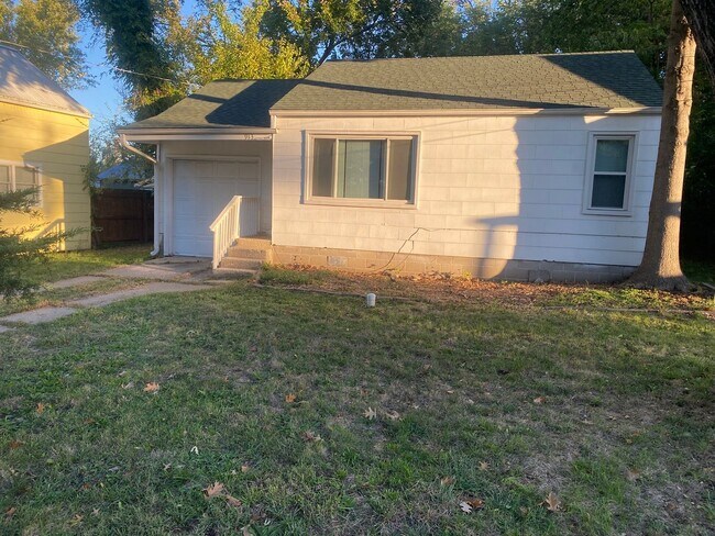 Building Photo - 2BR/1BA, conveniently located