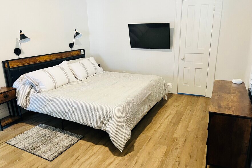 Main level master bedroom - 1540 N 10th St