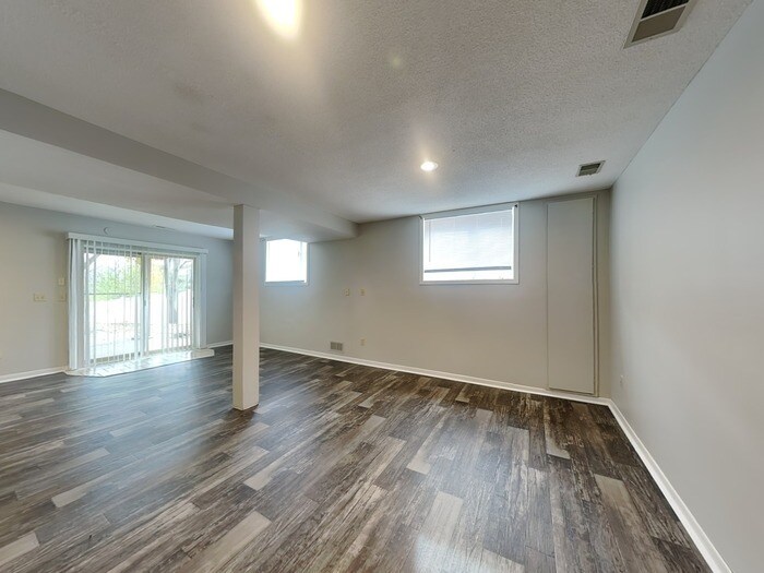 Building Photo - 8525 Ivywood Ave S