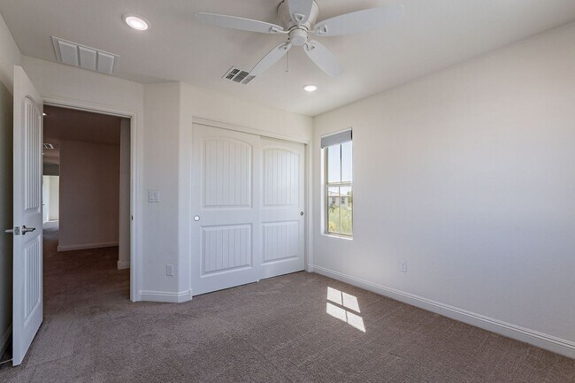 Building Photo - 4 bedroom home for rent