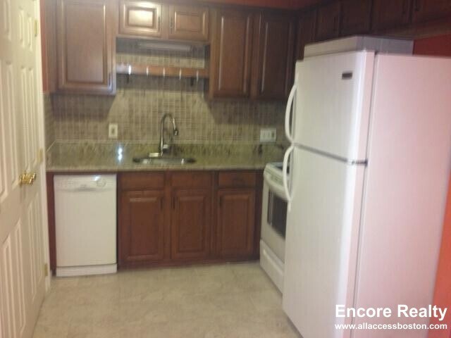 Building Photo - 8 Kittredge St