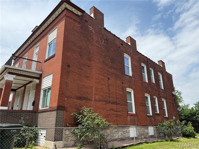 Building Photo - 3009-3011 Magnolia Ave