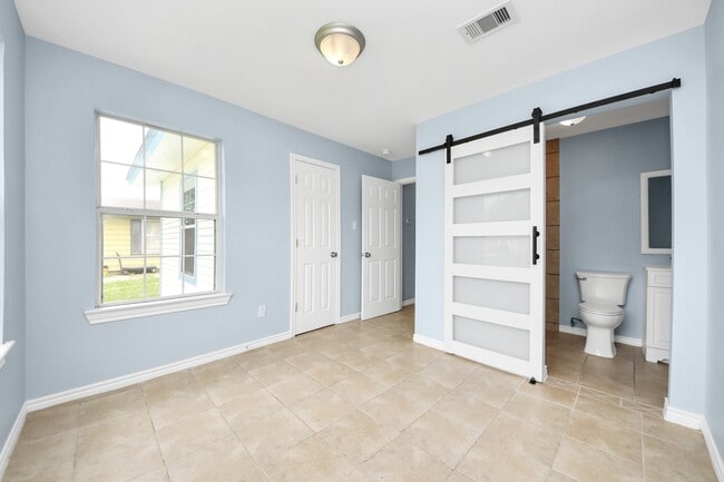 Building Photo - 3511 Palm Ave